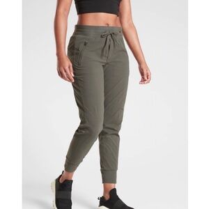 Athleta Trekkie North Jogger Green Sz 0 petite